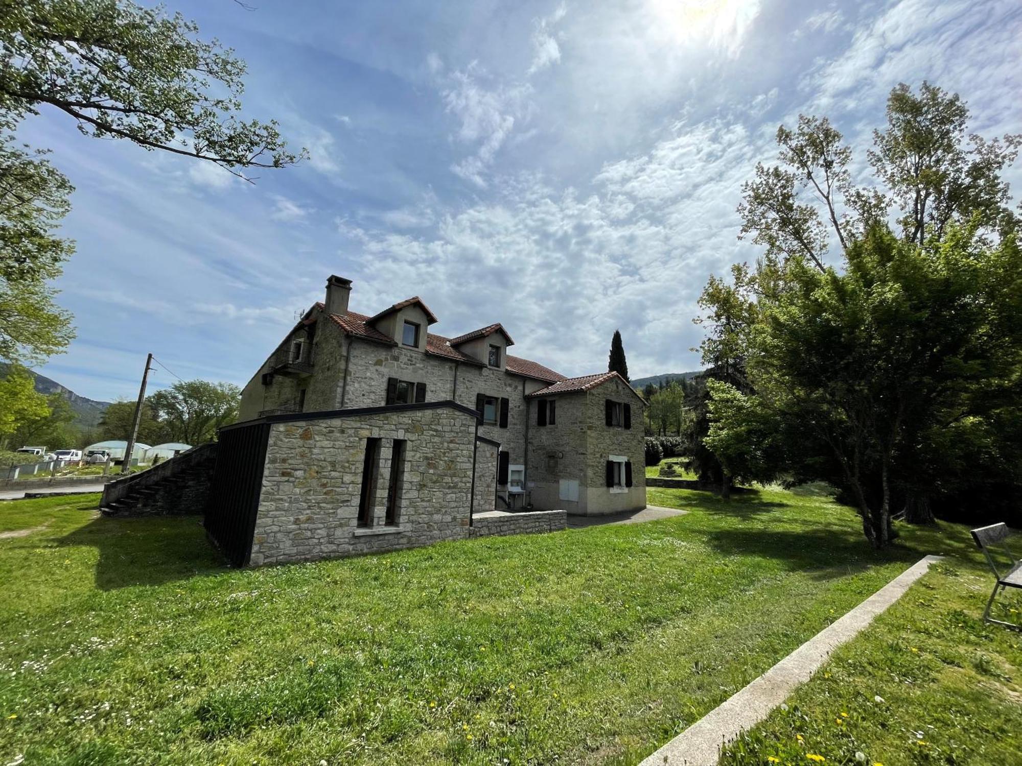 Hi La Maladrerie Auberge de jeunesse